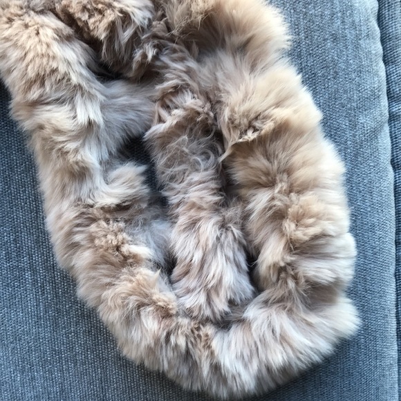 Beige mink scarf - Picture 3 of 10